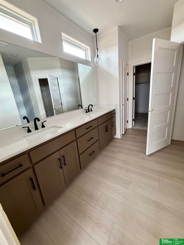 10909 N 160 Street, Bennington, NE 68007