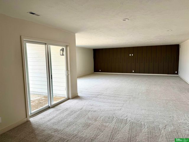 10909 N 160 Street, Bennington, NE 68007