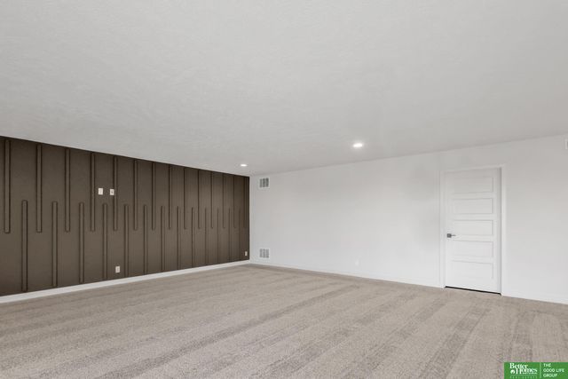 10909 N 160 Street, Bennington, NE 68007