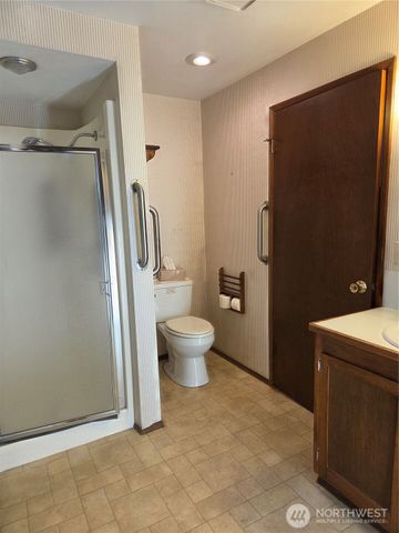 31 E Village View Drive, Allyn, WA 98588