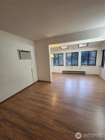 31 E Village View Drive, Allyn, WA 98588