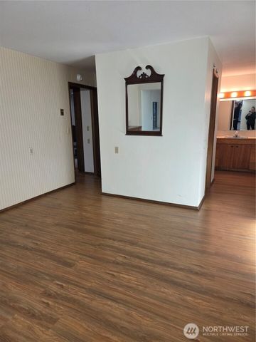 31 E Village View Drive, Allyn, WA 98588