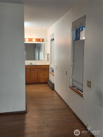 31 E Village View Drive, Allyn, WA 98588