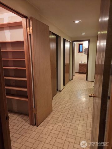 31 E Village View Drive, Allyn, WA 98588