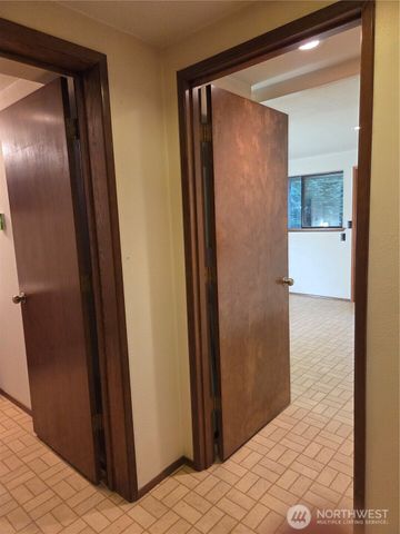 31 E Village View Drive, Allyn, WA 98588