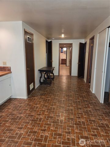 31 E Village View Drive, Allyn, WA 98588