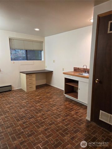 31 E Village View Drive, Allyn, WA 98588