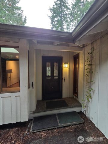 31 E Village View Drive, Allyn, WA 98588