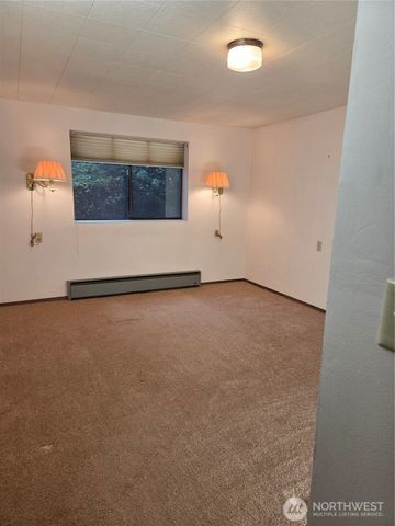 31 E Village View Drive, Allyn, WA 98588