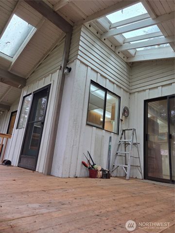 31 E Village View Drive, Allyn, WA 98588