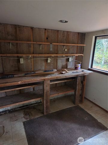 31 E Village View Drive, Allyn, WA 98588