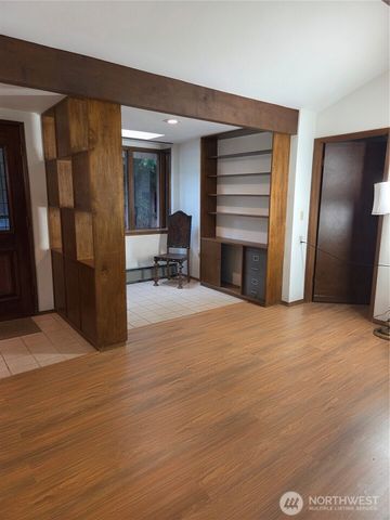 31 E Village View Drive, Allyn, WA 98588