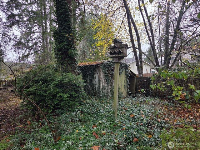 31 E Village View Drive, Allyn, WA 98588