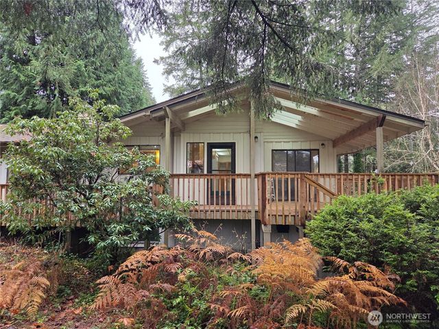 31 E Village View Drive, Allyn, WA 98588