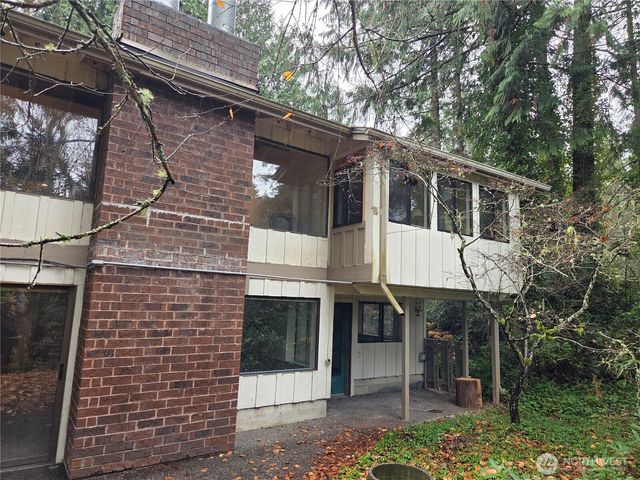 31 E Village View Drive, Allyn, WA 98588