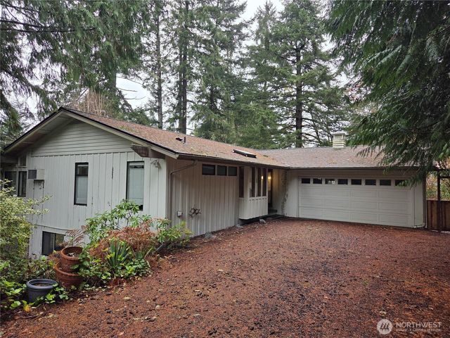 31 E Village View Drive, Allyn, WA 98588