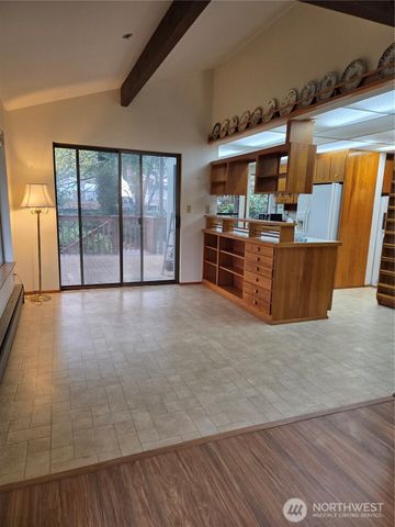 31 E Village View Drive, Allyn, WA 98588