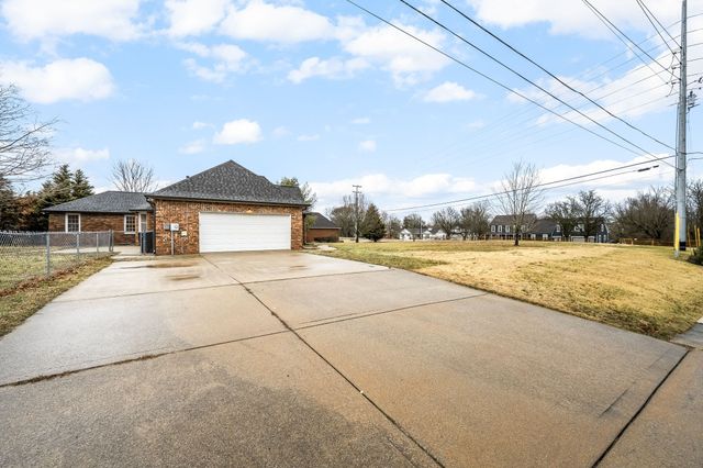 1015 Brinkley Rd, Murfreesboro, TN 37128