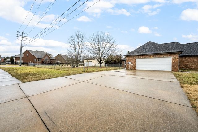 1015 Brinkley Rd, Murfreesboro, TN 37128