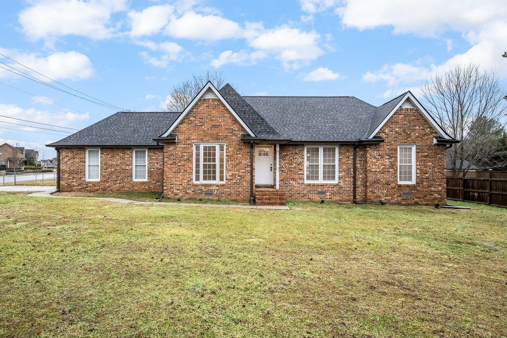 1015 Brinkley Rd, Murfreesboro, TN 37128
