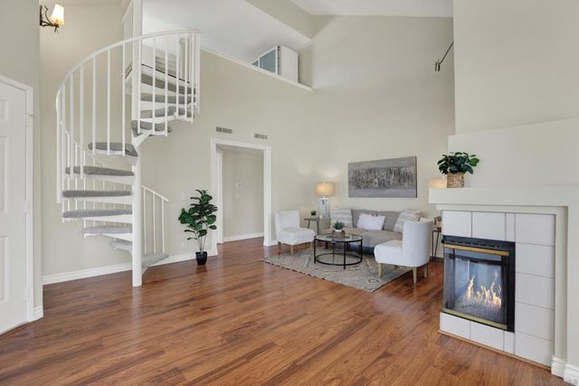 7250 Calle Cristobal 36, San Diego, CA 92126