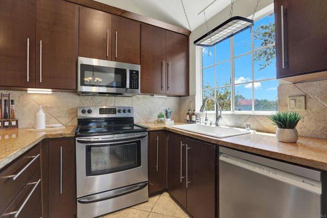 7250 Calle Cristobal 36, San Diego, CA 92126