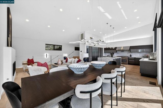 564 Tahos Rd, Orinda, CA 94563