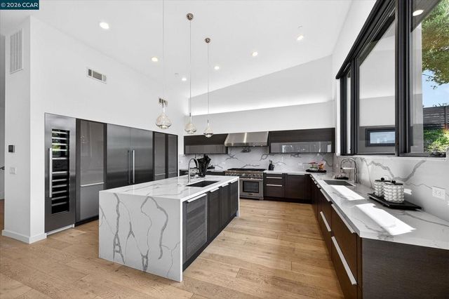 564 Tahos Rd, Orinda, CA 94563