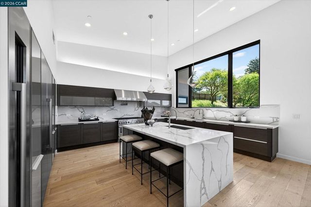 564 Tahos Rd, Orinda, CA 94563