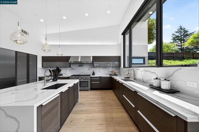 564 Tahos Rd, Orinda, CA 94563