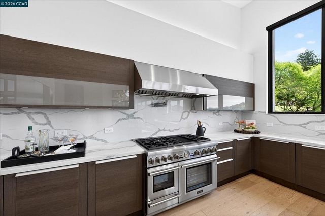 564 Tahos Rd, Orinda, CA 94563