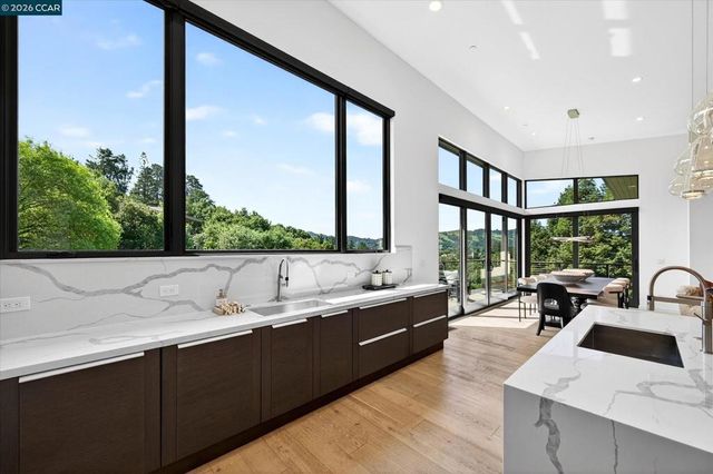 564 Tahos Rd, Orinda, CA 94563