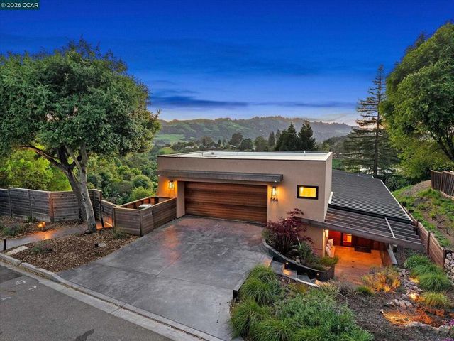 564 Tahos Rd, Orinda, CA 94563