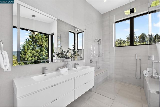 564 Tahos Rd, Orinda, CA 94563