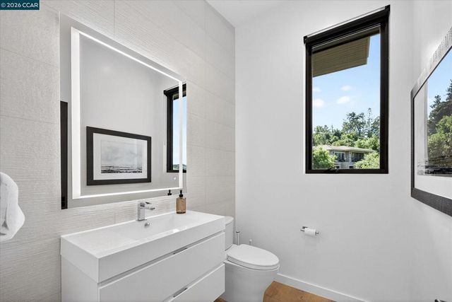 564 Tahos Rd, Orinda, CA 94563