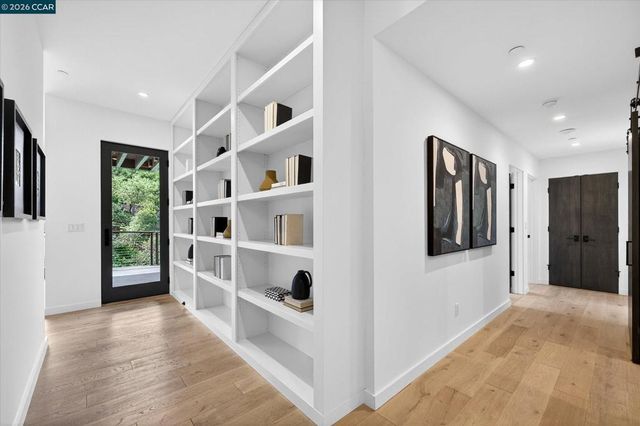 564 Tahos Rd, Orinda, CA 94563