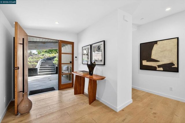 564 Tahos Rd, Orinda, CA 94563