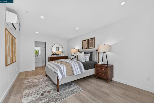 564 Tahos Rd, Orinda, CA 94563