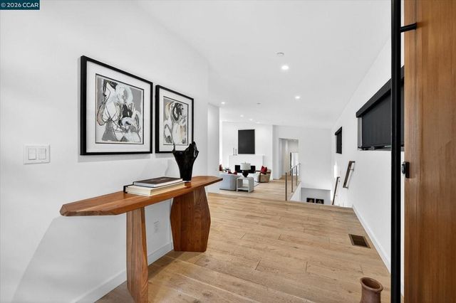 564 Tahos Rd, Orinda, CA 94563