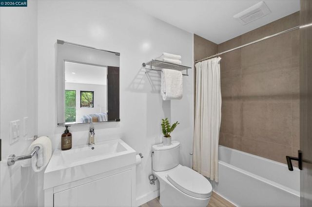 564 Tahos Rd, Orinda, CA 94563