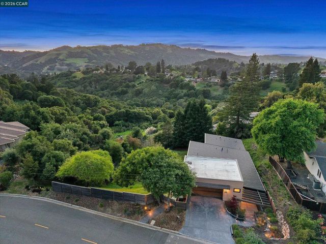 564 Tahos Rd, Orinda, CA 94563