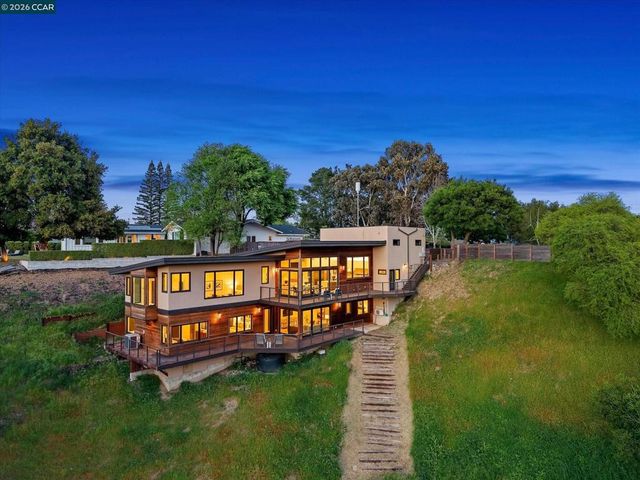 564 Tahos Rd, Orinda, CA 94563