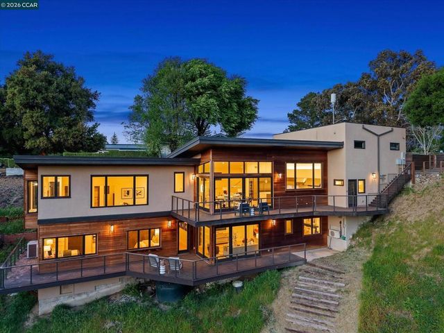 564 Tahos Rd, Orinda, CA 94563