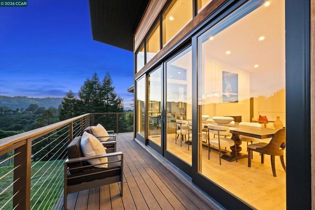 564 Tahos Rd, Orinda, CA 94563