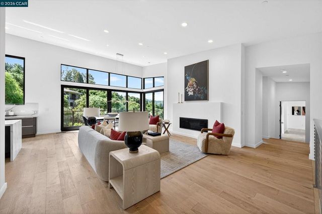 564 Tahos Rd, Orinda, CA 94563