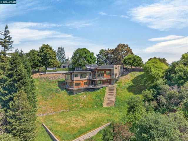 564 Tahos Rd, Orinda, CA 94563