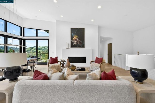 564 Tahos Rd, Orinda, CA 94563