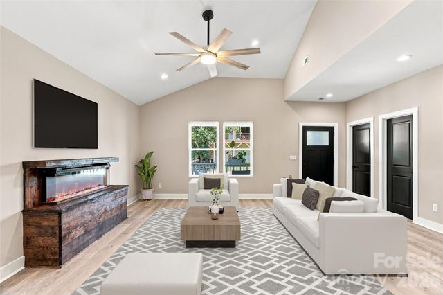 156 Edwards Avenue, Swannanoa, NC 28778