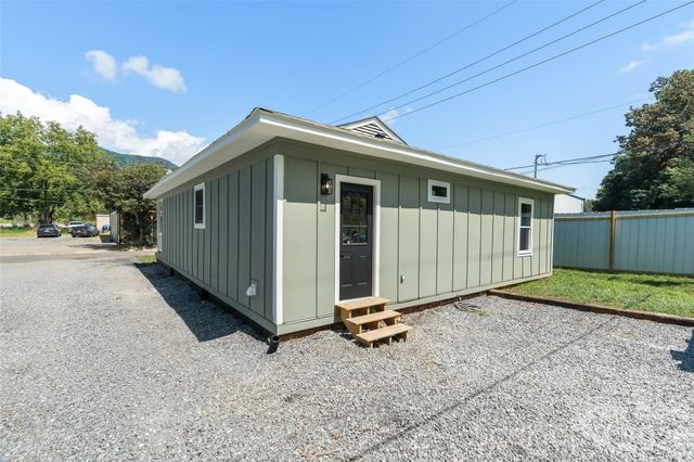 156 Edwards Avenue, Swannanoa, NC 28778
