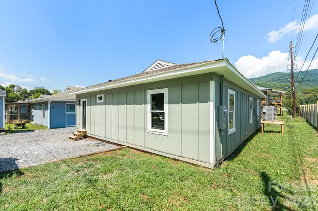 156 Edwards Avenue, Swannanoa, NC 28778